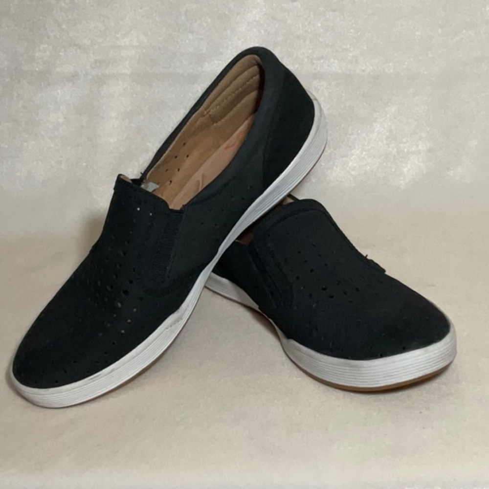 Comfortiva Women’s Lyra Black Perforated Leather Flat Size 7 N